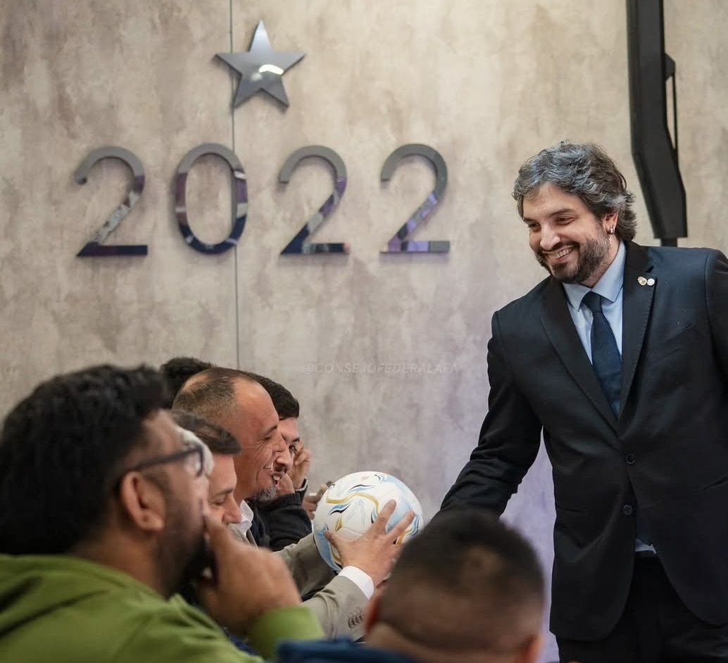 Juan Cruz Sanz durante un encuentro con dirigentes del Consejo Federal del fútbol argentino